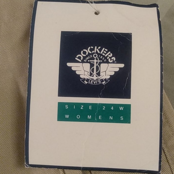 Plus Size | DOCKERS Women Khaki Shorts | 24W - Picture 8 of 8